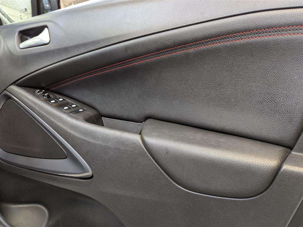 <p>2021 VAUXHALL CROSSLAND SRI NAV TURBO</p>