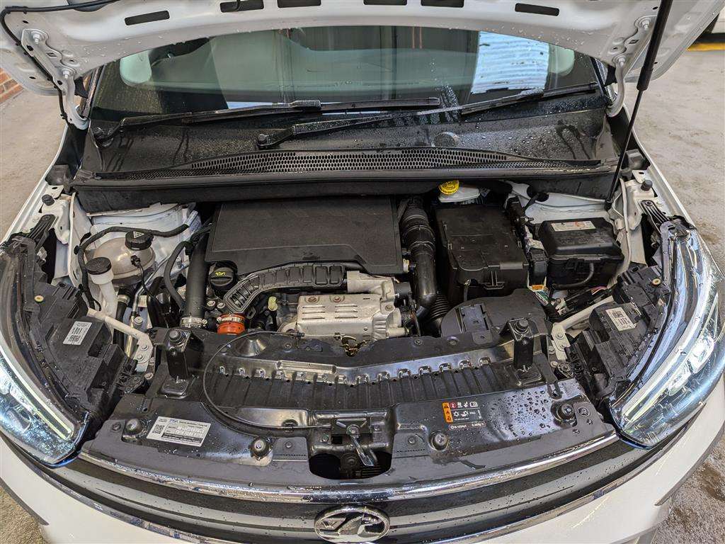 <p>2021 VAUXHALL CROSSLAND SRI NAV TURBO</p>