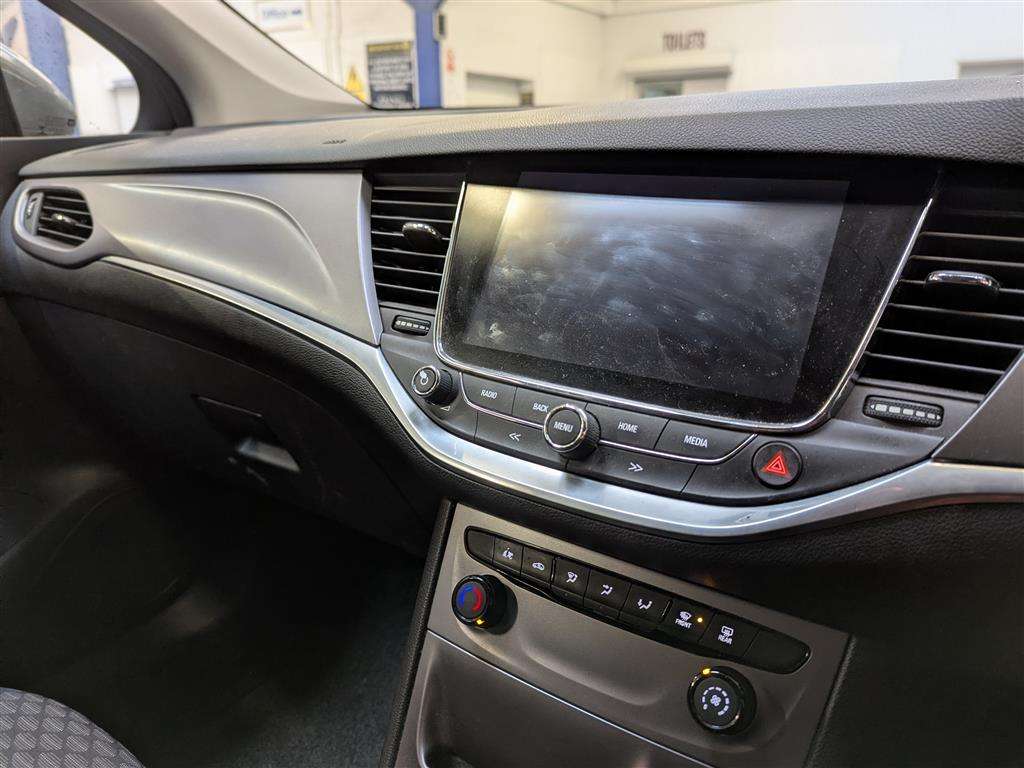 <p>2016 VAUXHALL ASTRA TECH LINE CDTI S/S</p>