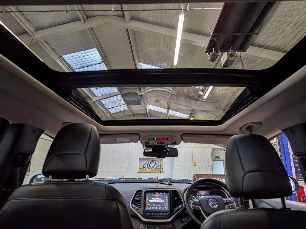 <p>2015 JEEP CHEROKEE LIMITED M-JET 4X</p>