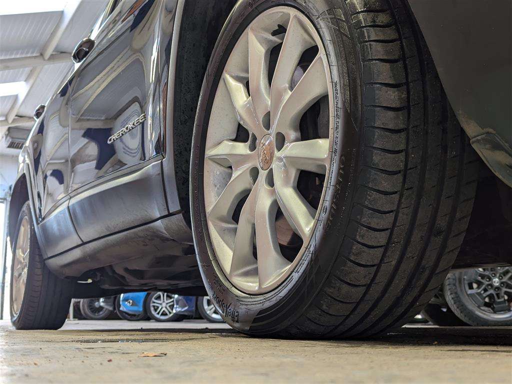 <p>2015 JEEP CHEROKEE LIMITED M-JET 4X</p>