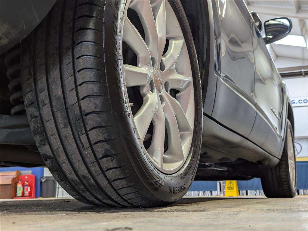 <p>2015 JEEP CHEROKEE LIMITED M-JET 4X</p>