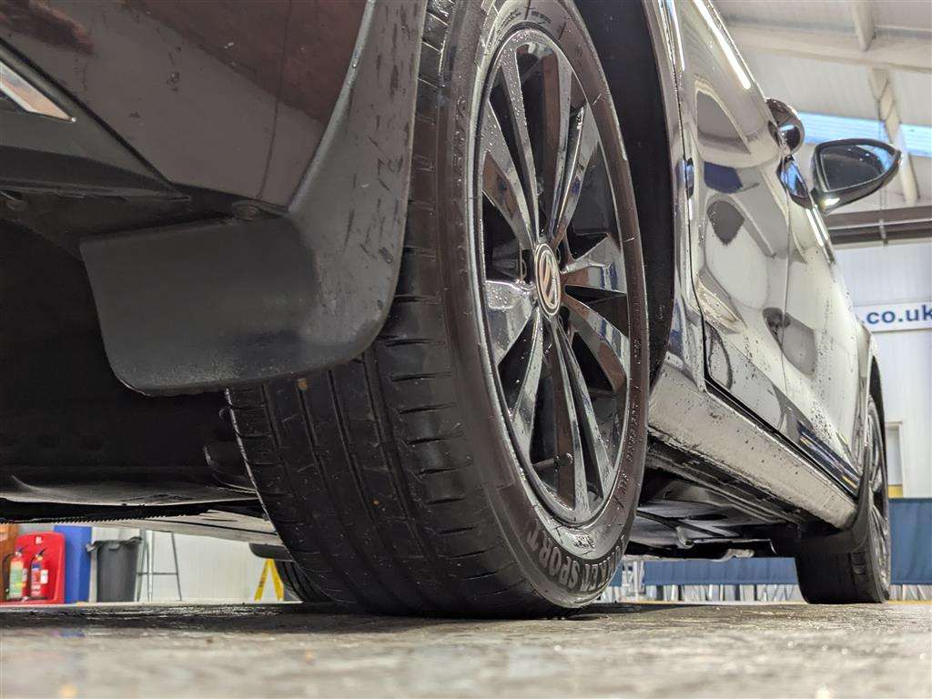 <p>2017 VOLKSWAGEN GOLF SE TDI BMT</p>