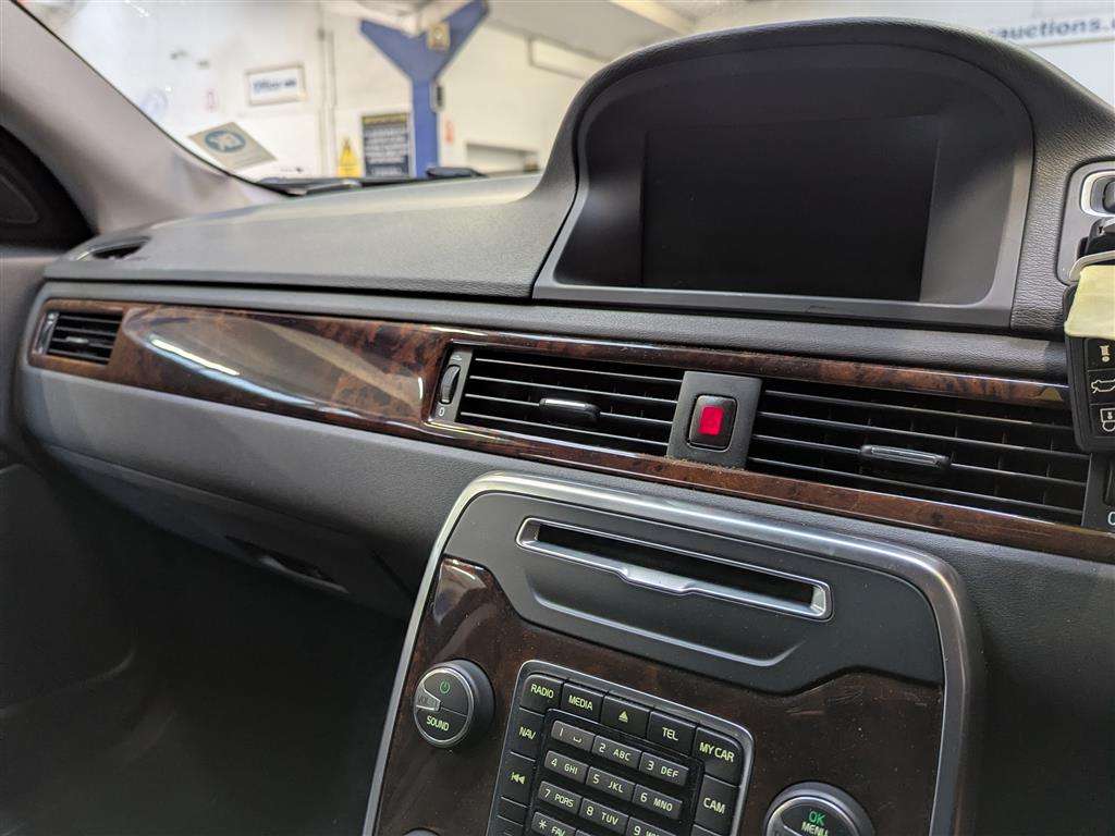 <p>2013 VOLVO V70 SE LUX T5 AUTO</p>