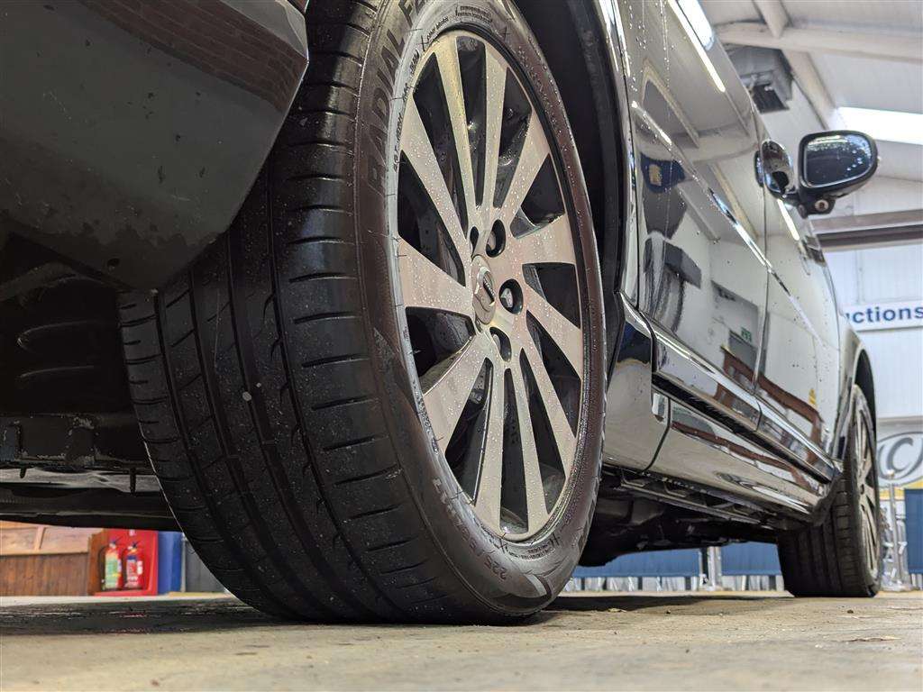 <p>2013 VOLVO V70 SE LUX T5 AUTO</p>