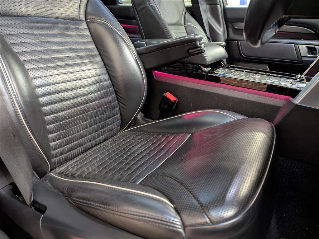 <p>2019 LAND ROVER DISCOVERY LUXURY HSE SD4</p>