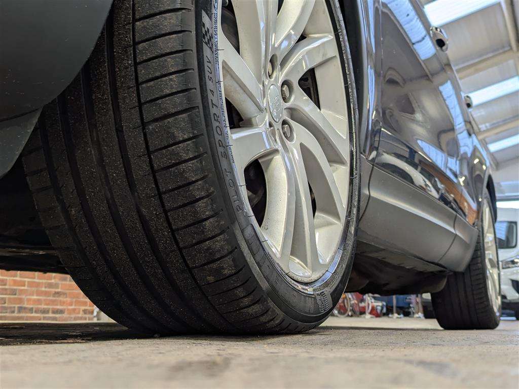 <p>2019 LAND ROVER DISCOVERY LUXURY HSE SD4</p>