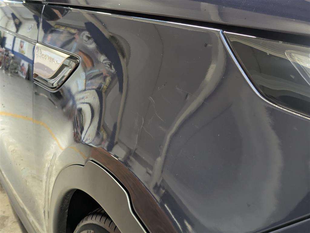 <p>2019 LAND ROVER DISCOVERY LUXURY HSE SD4</p>