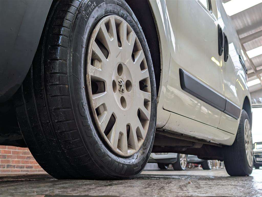 <p>2011 PEUGEOT BIPPER PROFESSIONAL HDI</p>