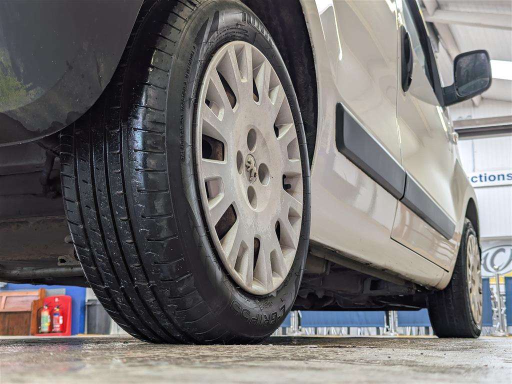 <p>2011 PEUGEOT BIPPER PROFESSIONAL HDI</p>