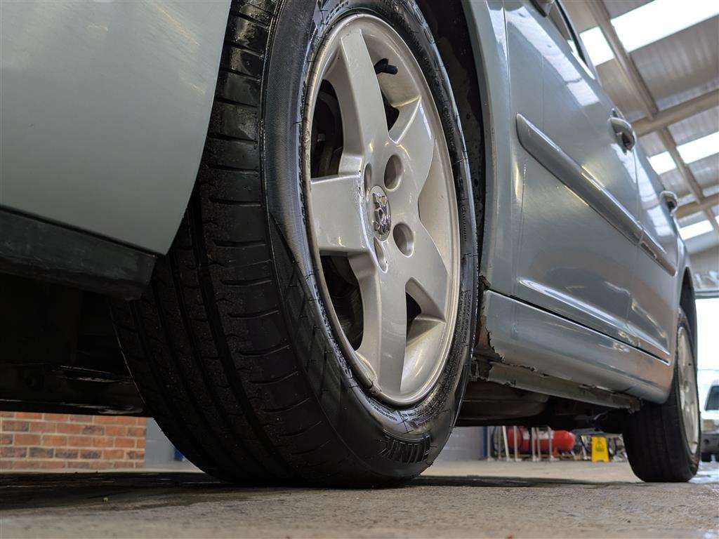 <p>2011 PEUGEOT 207 SPORT</p>