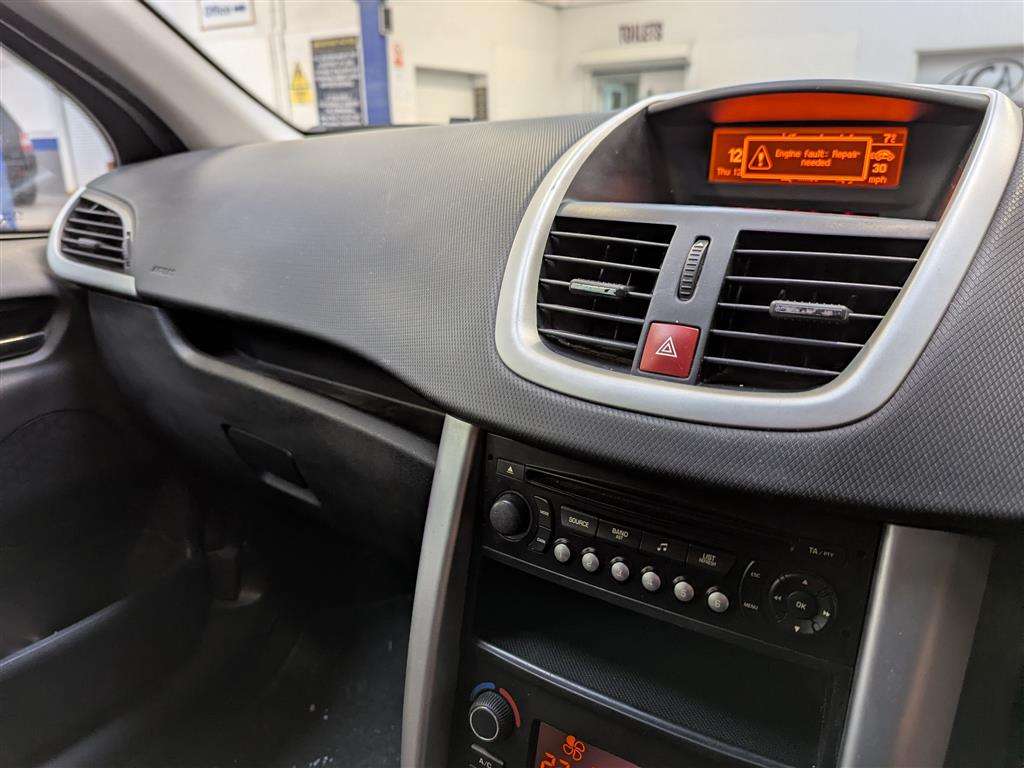 <p>2011 PEUGEOT 207 SPORT</p>