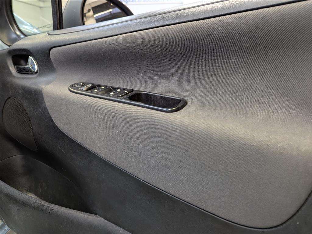 <p>2011 PEUGEOT 207 SPORT</p>