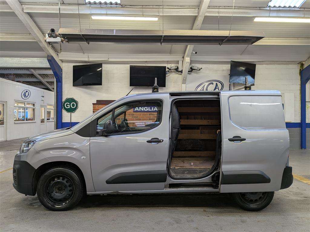 <p>2019 CITROEN BERLINGO 1000 EN-PRISE BH</p>