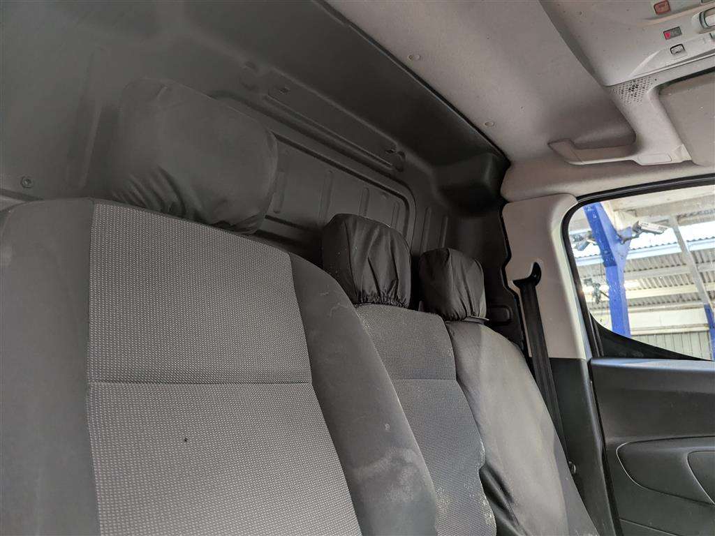 <p>2019 CITROEN BERLINGO 1000 EN-PRISE BH</p>