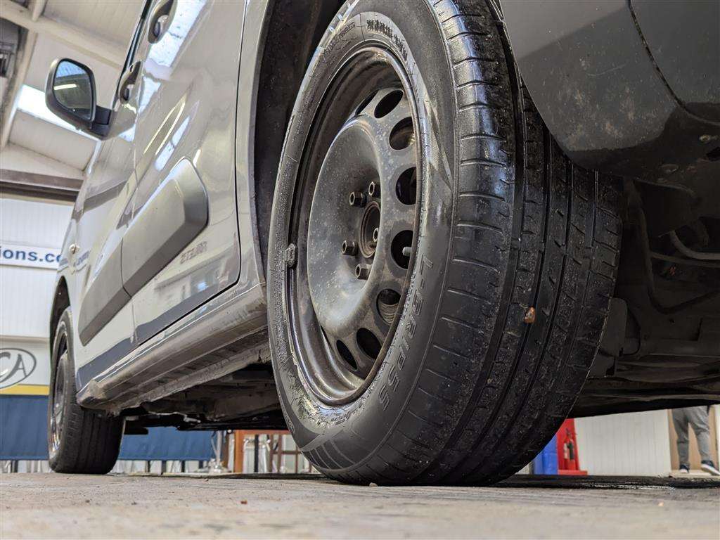 <p>2019 CITROEN BERLINGO 1000 EN-PRISE BH</p>