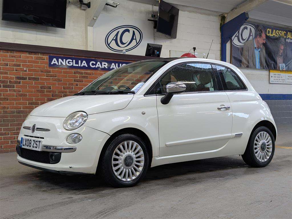 <p>2008 FIAT 500 LOUNGE M-JET RHD</p>