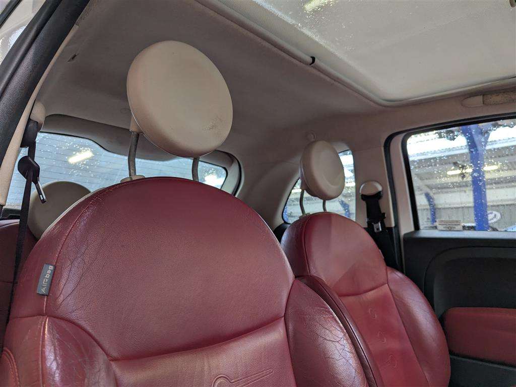 <p>2008 FIAT 500 LOUNGE M-JET RHD</p>