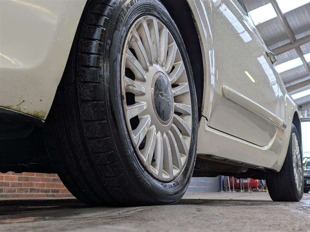 <p>2008 FIAT 500 LOUNGE M-JET RHD</p>