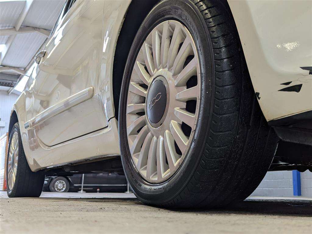 <p>2008 FIAT 500 LOUNGE M-JET RHD</p>