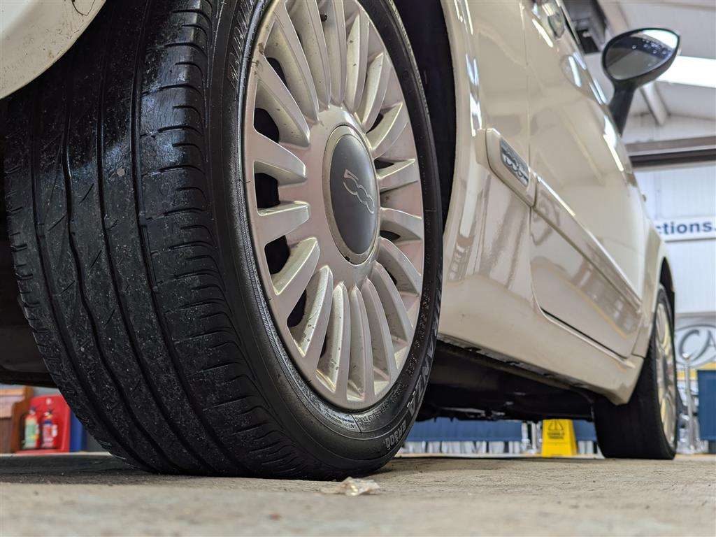 <p>2008 FIAT 500 LOUNGE M-JET RHD</p>