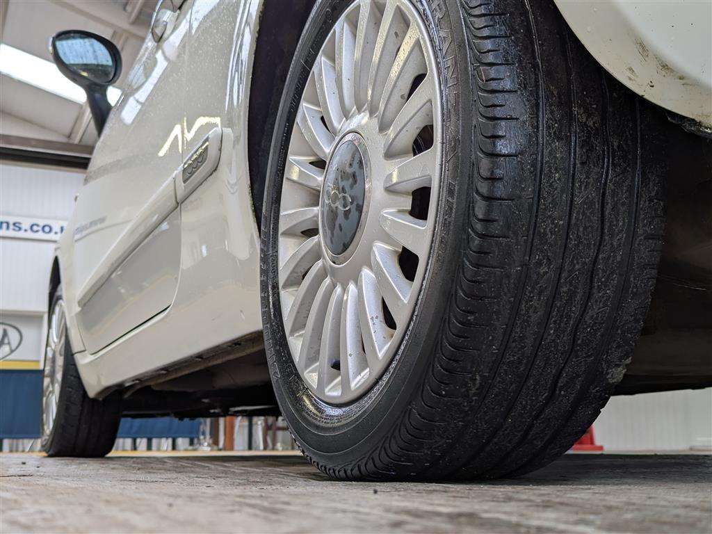 <p>2008 FIAT 500 LOUNGE M-JET RHD</p>