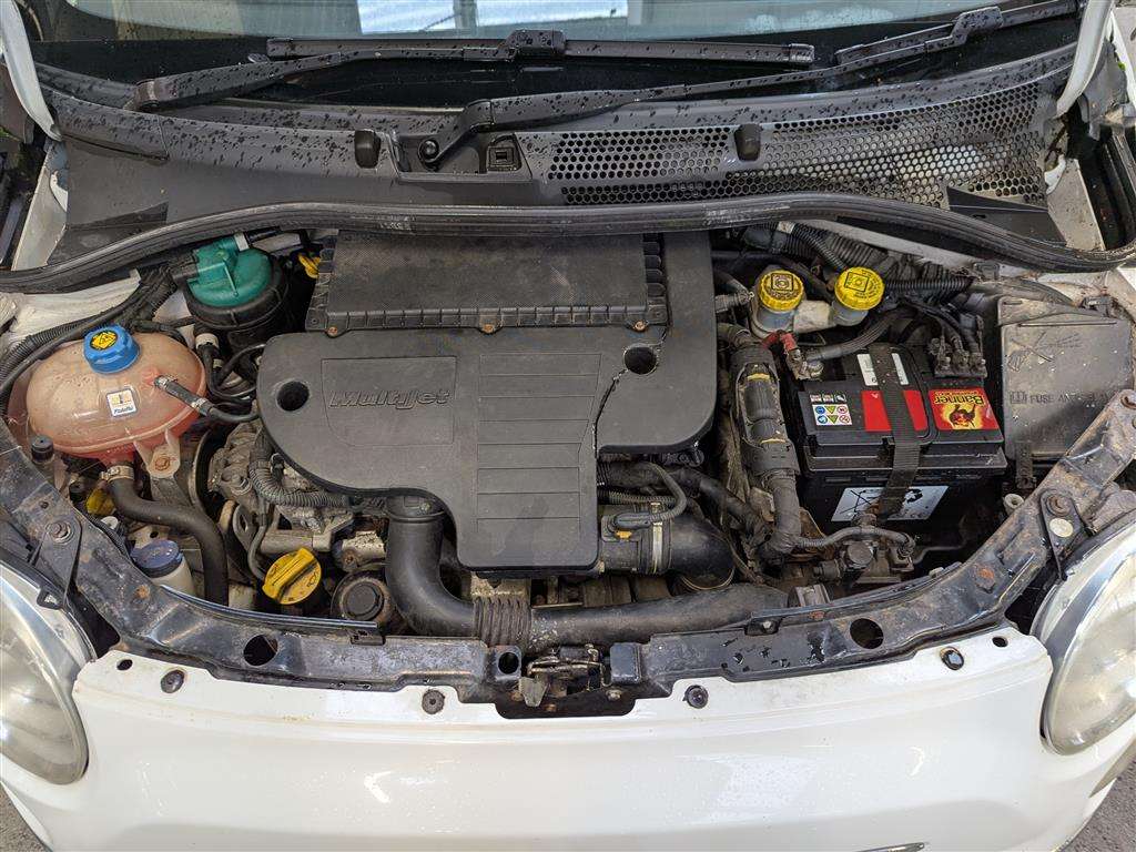 <p>2008 FIAT 500 LOUNGE M-JET RHD</p>