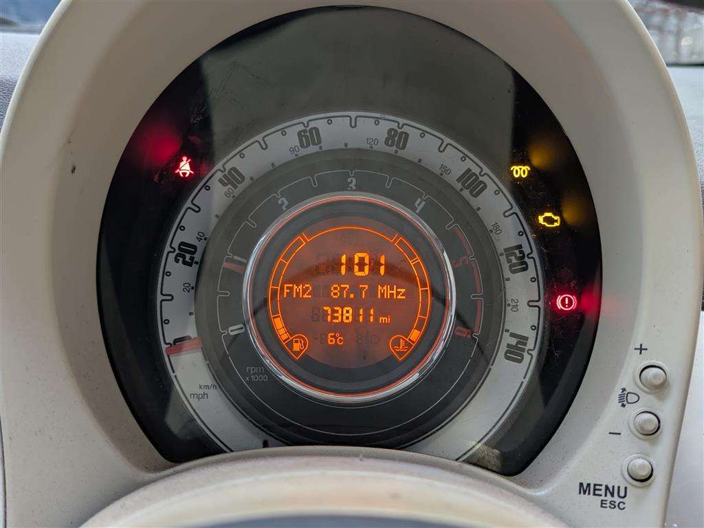 <p>2008 FIAT 500 LOUNGE M-JET RHD</p>