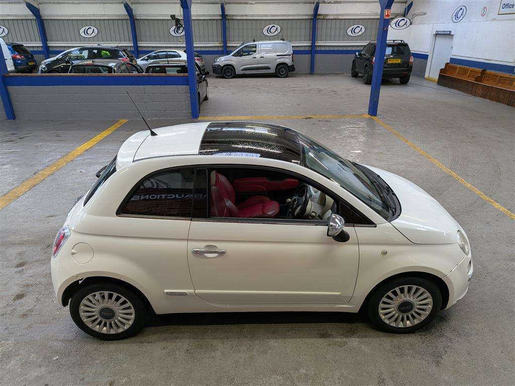 <p>2008 FIAT 500 LOUNGE M-JET RHD</p>