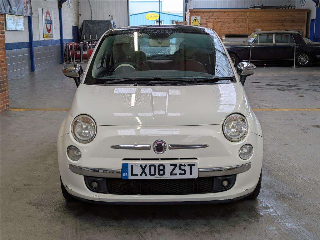 <p>2008 FIAT 500 LOUNGE M-JET RHD</p>