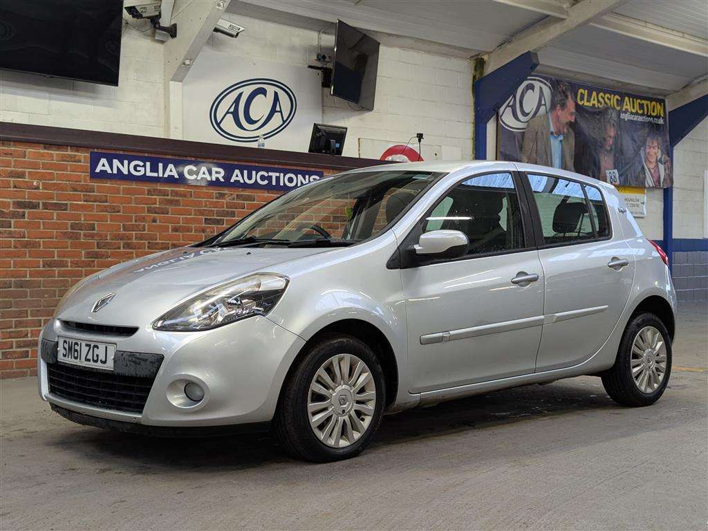 <p>2012 RENAULT CLIO I-MUSIC</p>