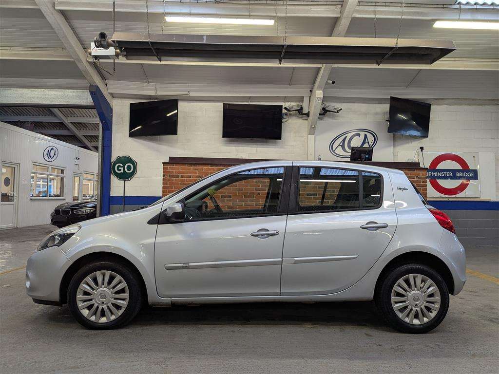 <p>2012 RENAULT CLIO I-MUSIC</p>