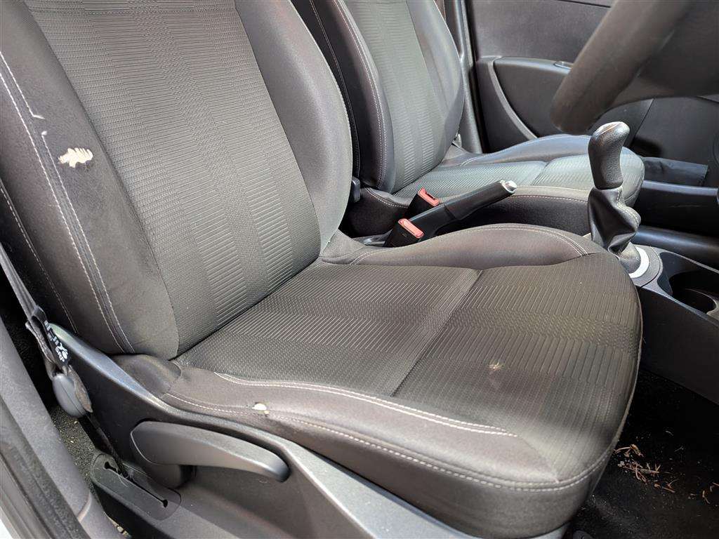 <p>2012 RENAULT CLIO I-MUSIC</p>