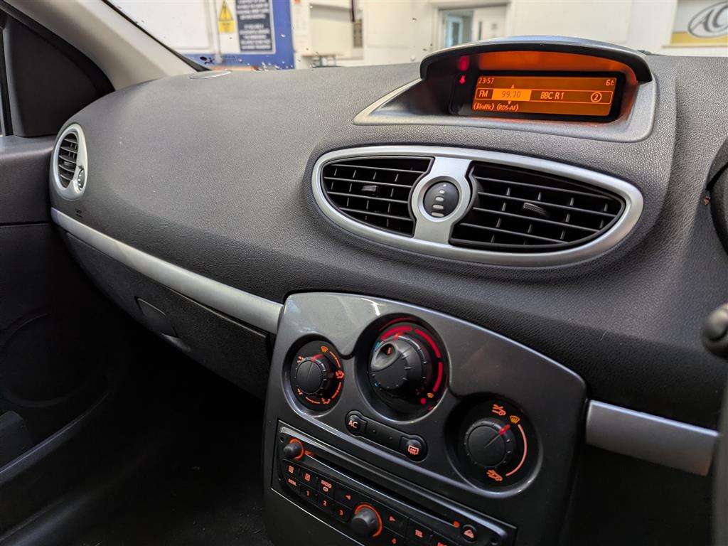 <p>2012 RENAULT CLIO I-MUSIC</p>