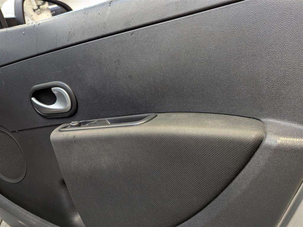 <p>2012 RENAULT CLIO I-MUSIC</p>