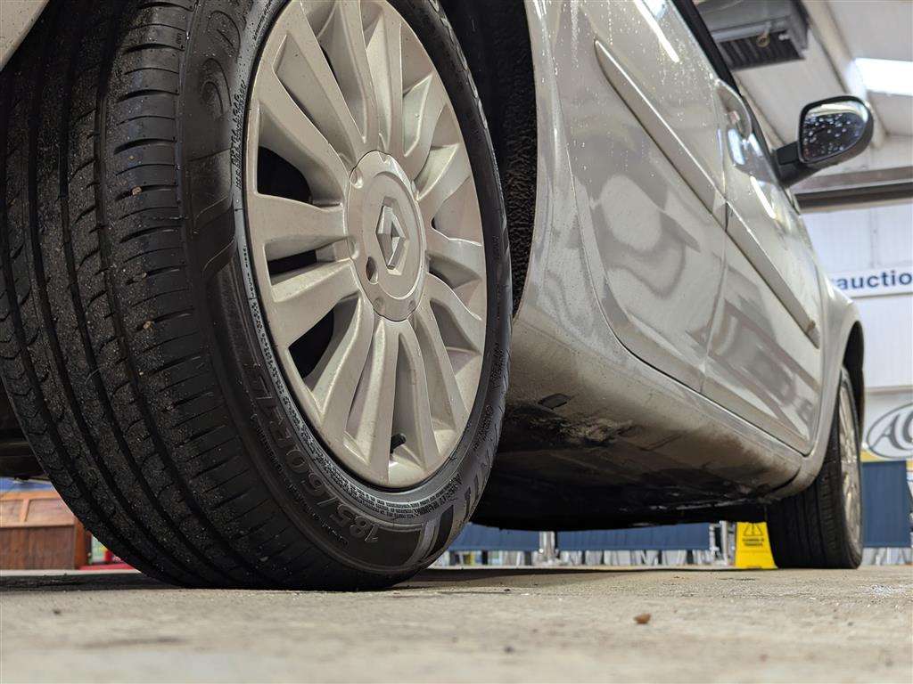 <p>2012 RENAULT CLIO I-MUSIC</p>