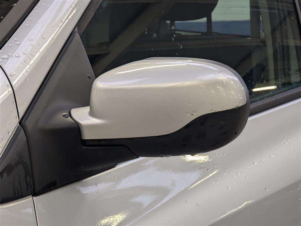 <p>2012 RENAULT CLIO I-MUSIC</p>