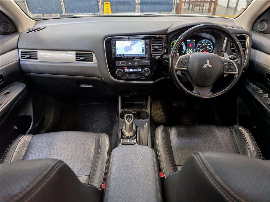 <p>2014 MITSUBISHI OUTLANDER GX 4HS PHEV AUTO</p>