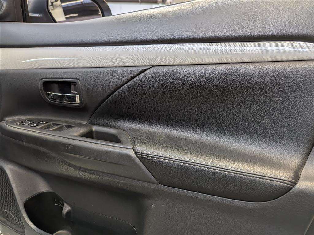 <p>2014 MITSUBISHI OUTLANDER GX 4HS PHEV AUTO</p>