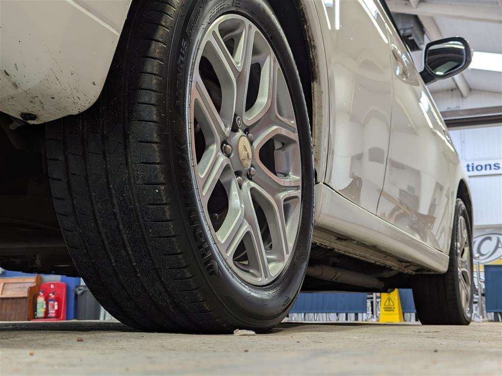 <p>2014 MITSUBISHI OUTLANDER GX 4HS PHEV AUTO</p>