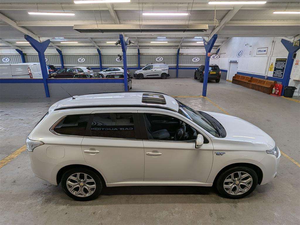 <p>2014 MITSUBISHI OUTLANDER GX 4HS PHEV AUTO</p>