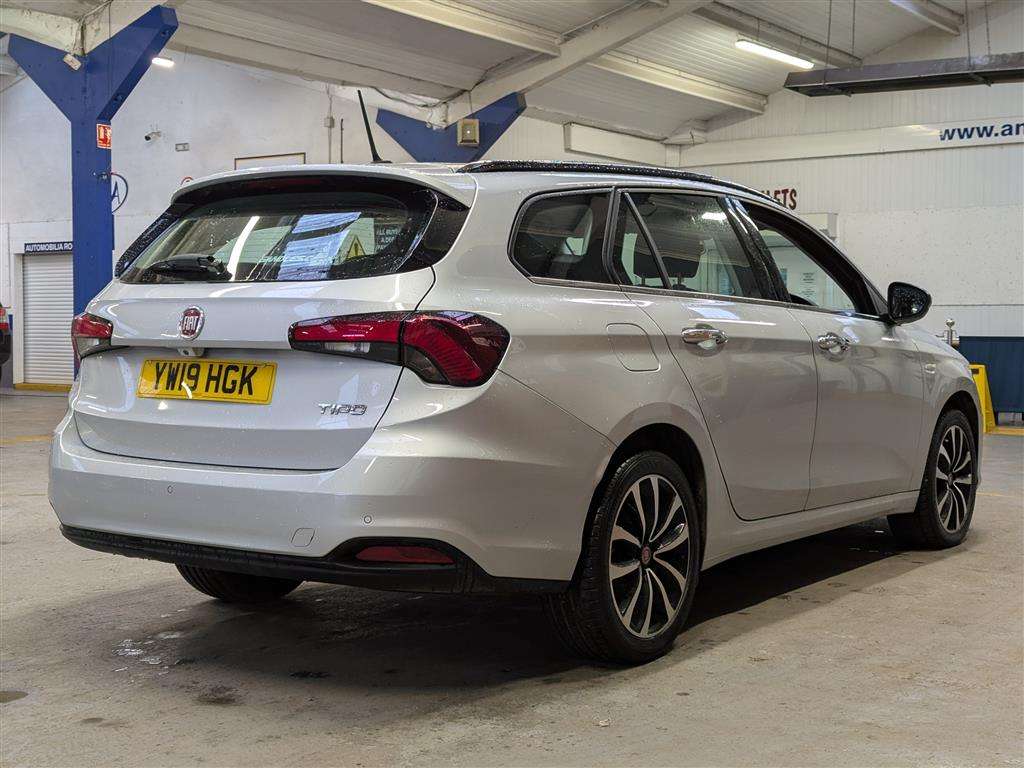 <p>2019 FIAT TIPO LOUNGE MULTIJET</p>