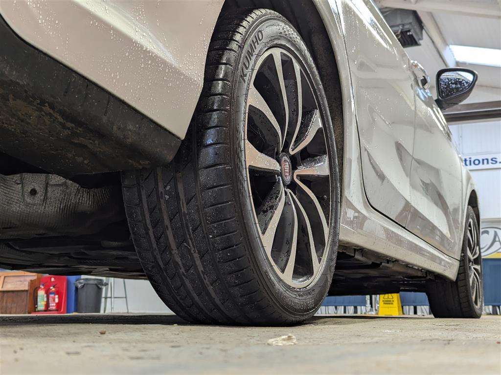 <p>2019 FIAT TIPO LOUNGE MULTIJET</p>