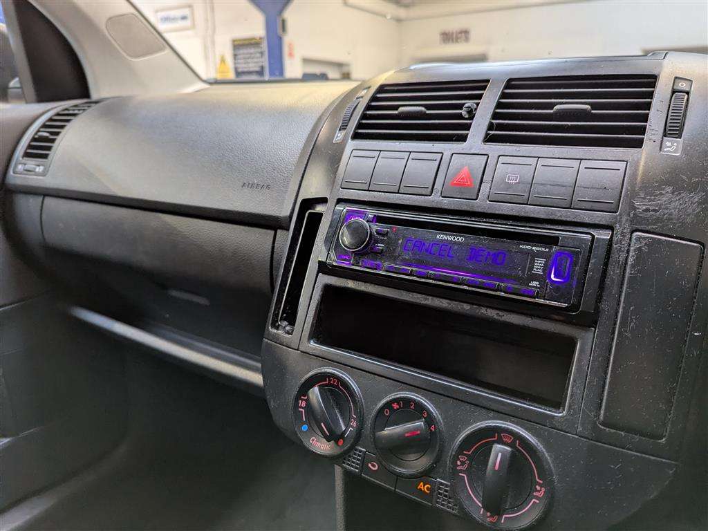 <p>2002 VOLKSWAGEN POLO S</p>