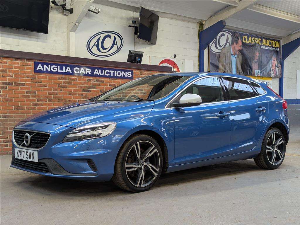 <p>2017 VOLVO V40 R-DESIGN PRO D4</p>
