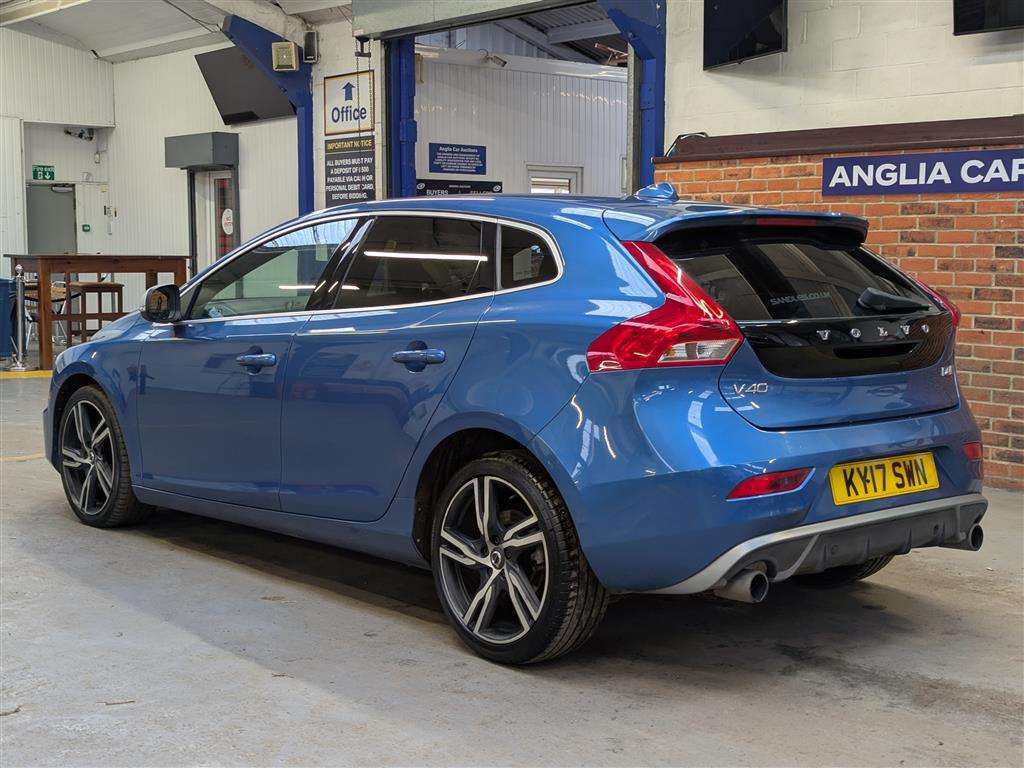<p>2017 VOLVO V40 R-DESIGN PRO D4</p>