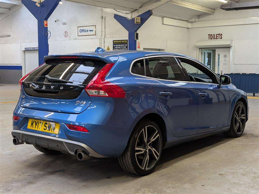 <p>2017 VOLVO V40 R-DESIGN PRO D4</p>