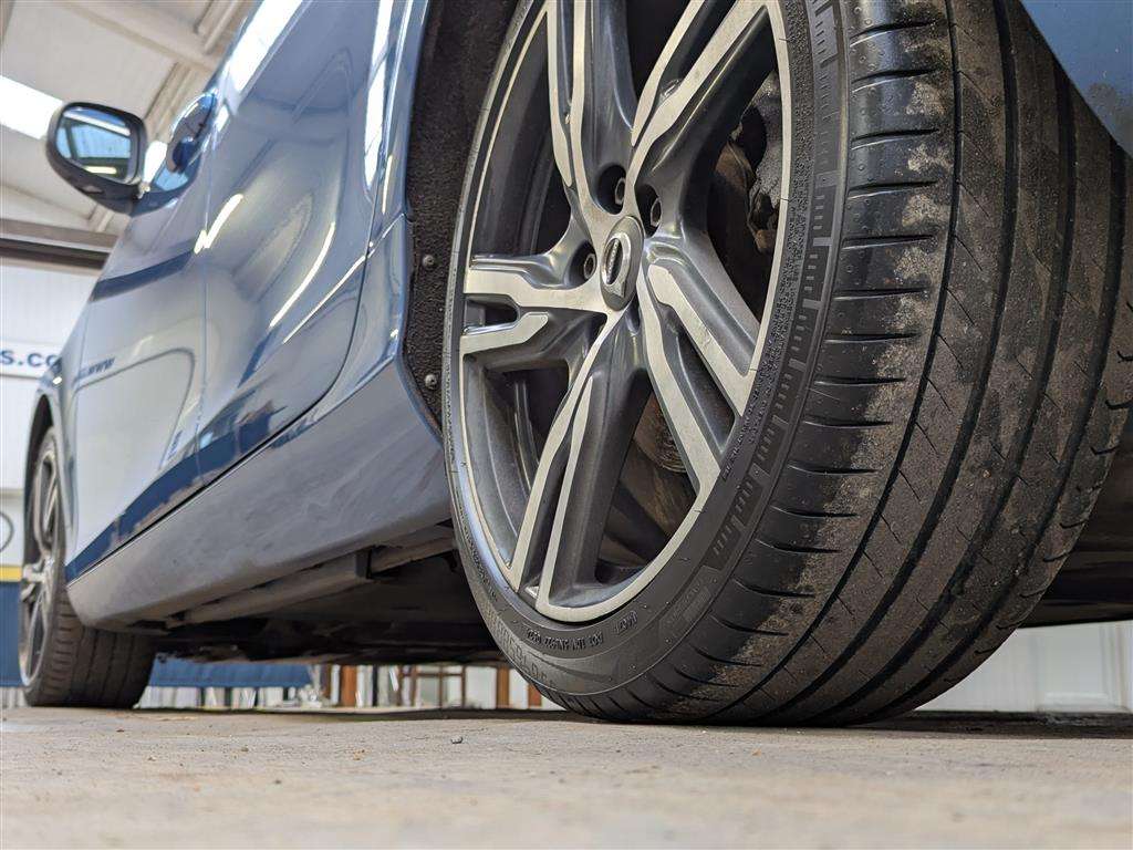 <p>2017 VOLVO V40 R-DESIGN PRO D4</p>