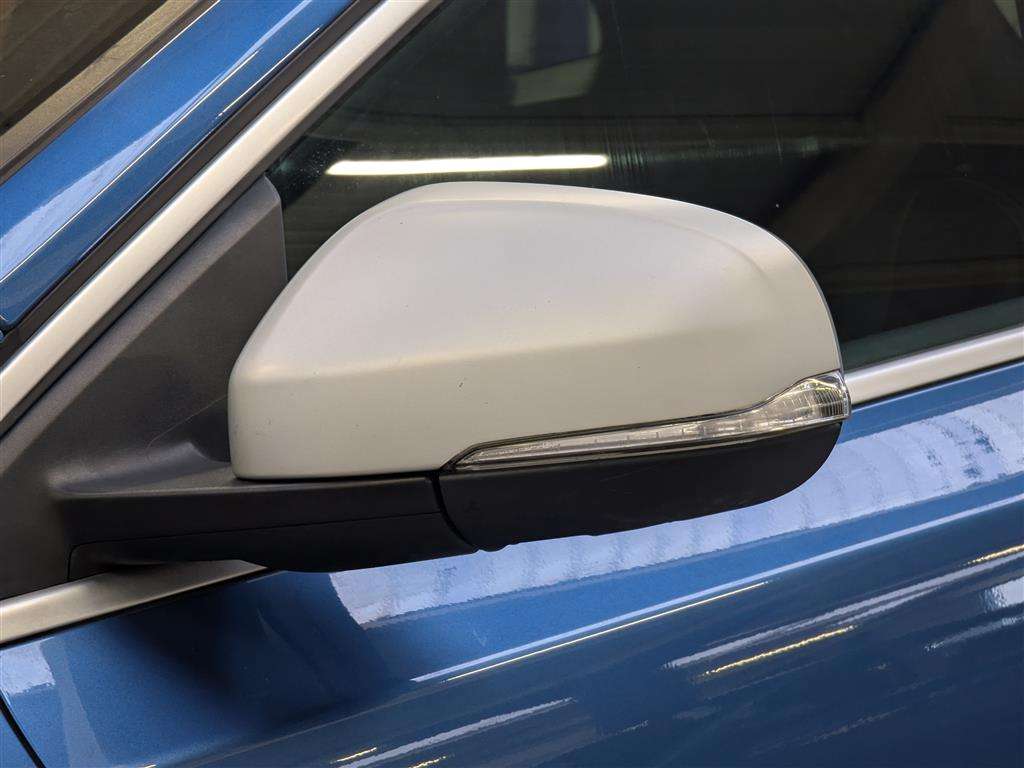 <p>2017 VOLVO V40 R-DESIGN PRO D4</p>