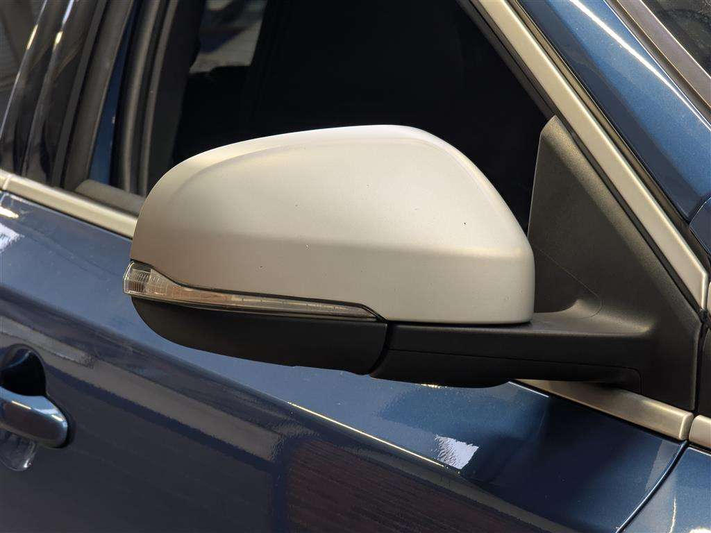 <p>2017 VOLVO V40 R-DESIGN PRO D4</p>